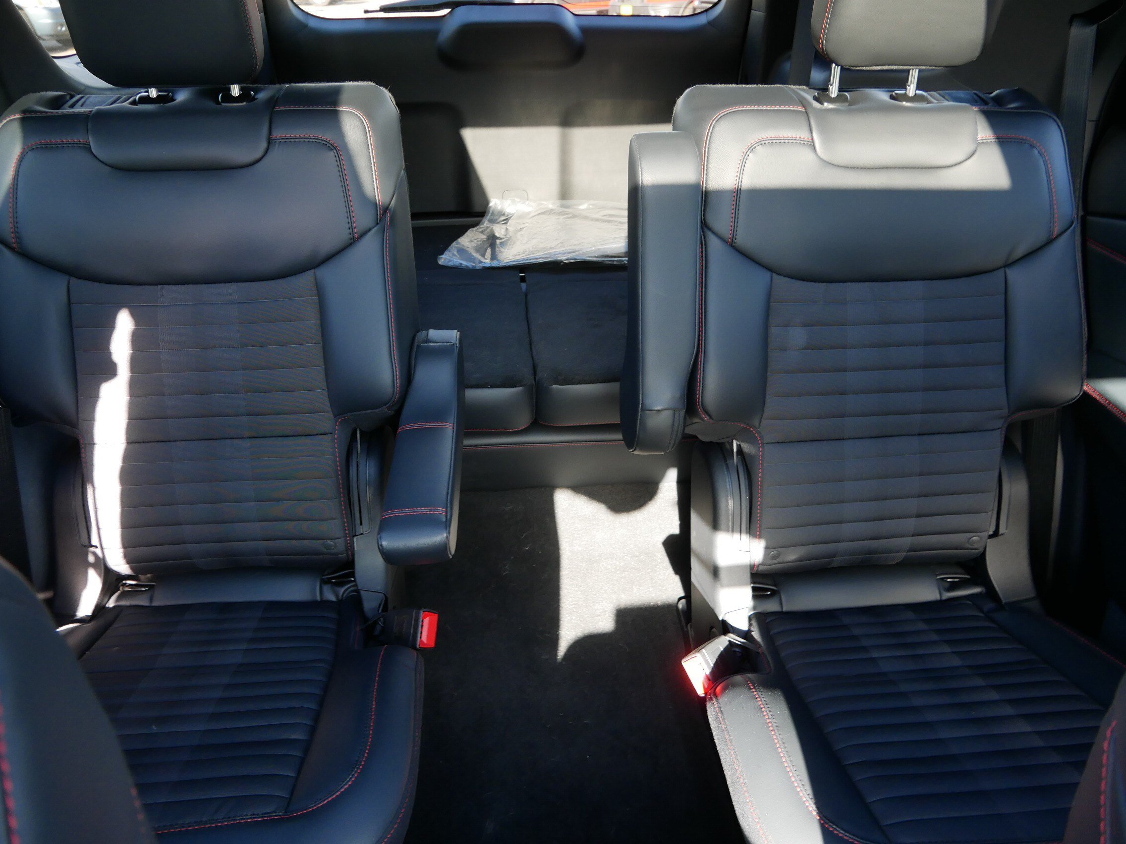 Used 2026 Ford Explorer ST-Line w/ ST-Line Street Pack AWD/4WD image 13