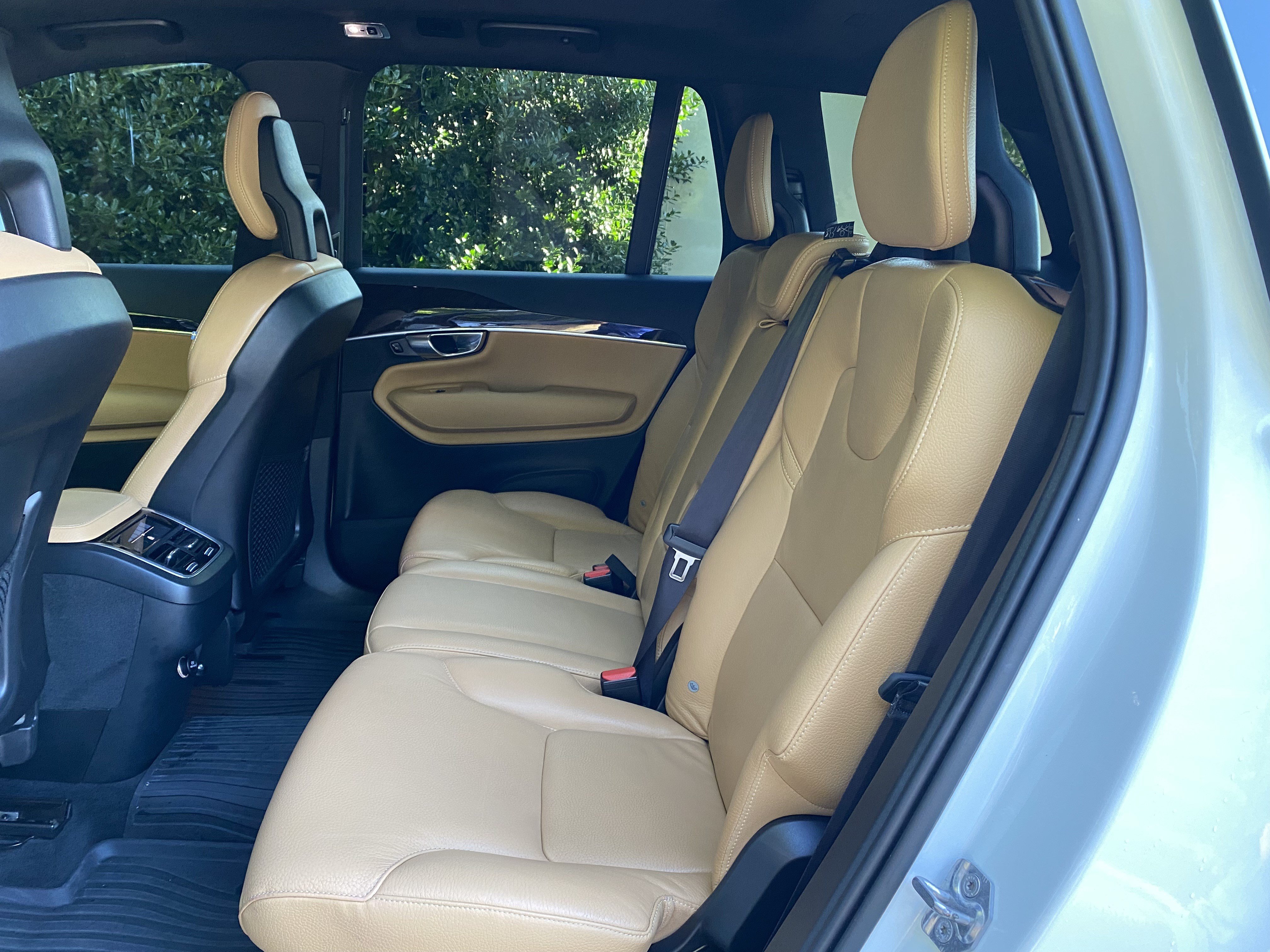 Used 2018 Volvo XC90 T6 Momentum w/ Convenience Package AWD/4WD image 37