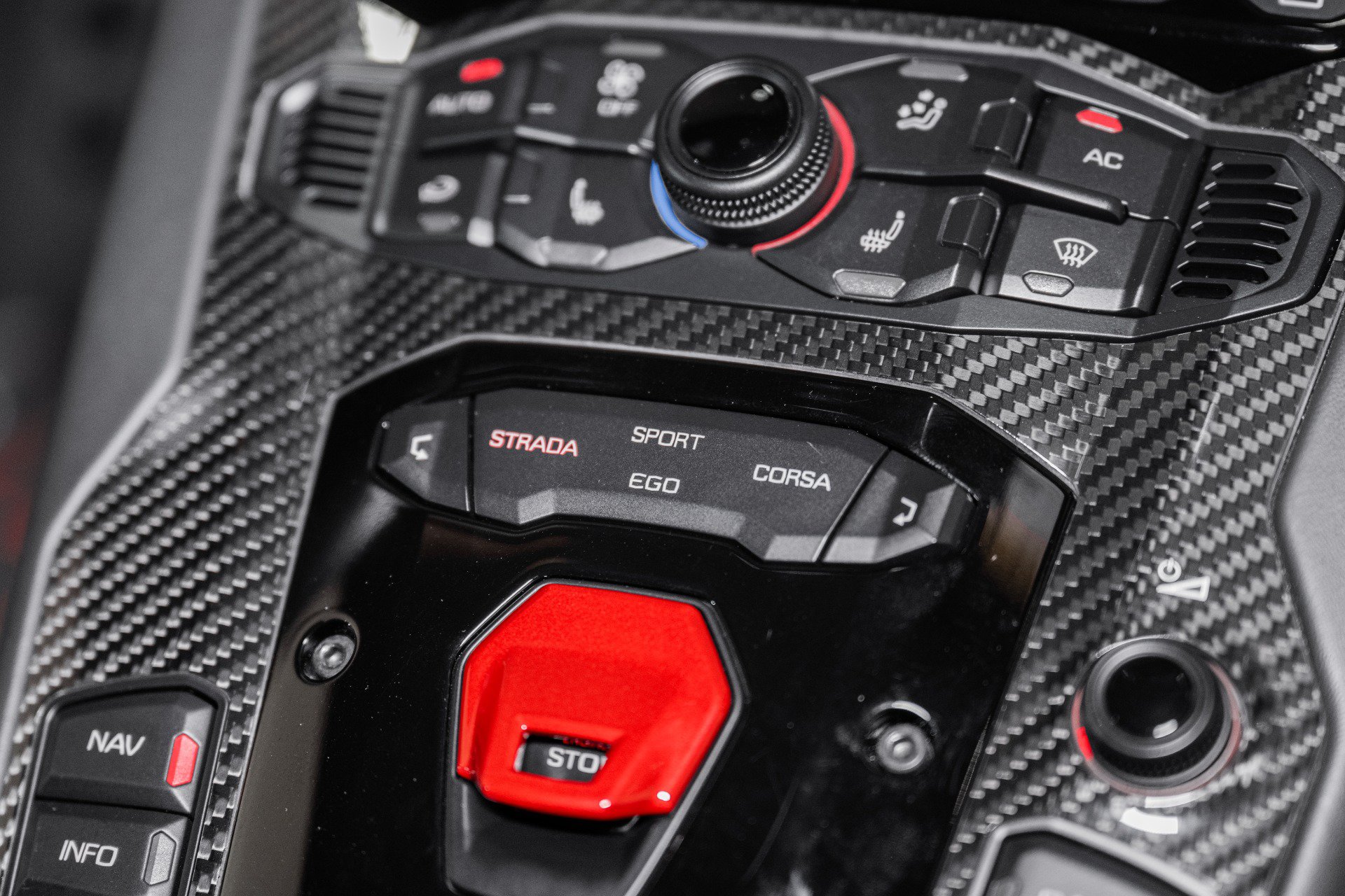 Used 2021 Lamborghini Aventador SVJ AWD/4WD image 42