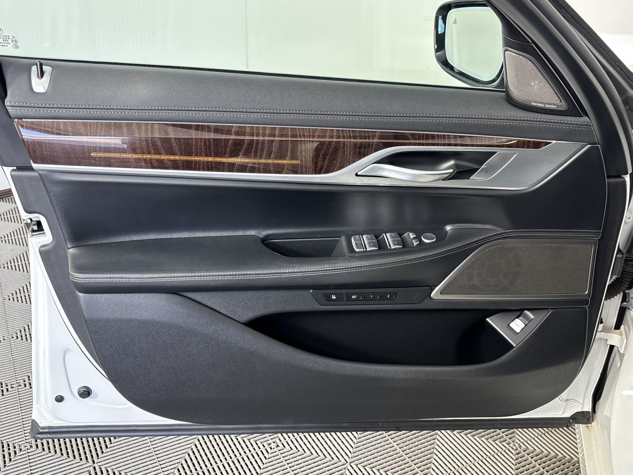 Used 2022 BMW 750Li xDrive AWD/4WD image 14