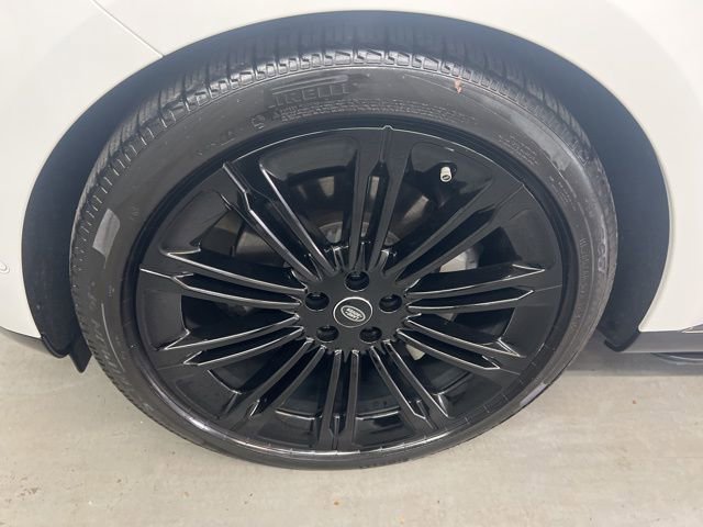 Used 2025 Land Rover Range Rover Long Wheelbase SE image 26