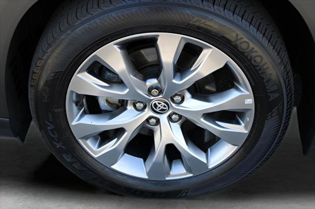 Certified 2024 Toyota Grand Highlander AWD image 2