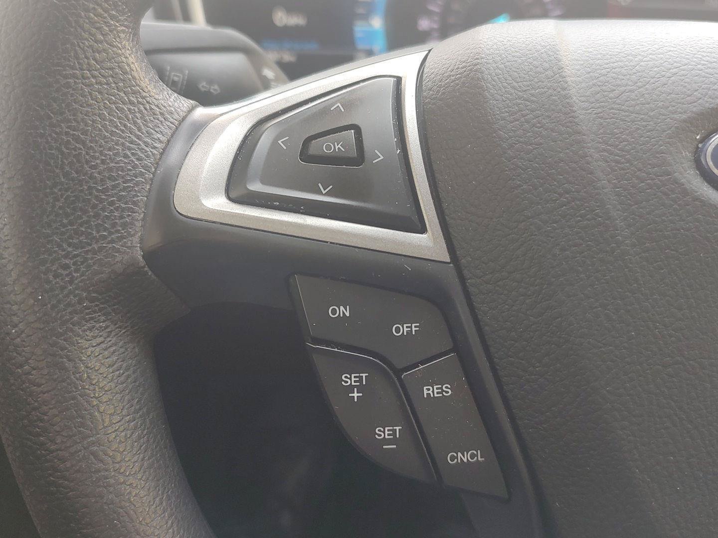 Used 2020 Ford Fusion SE FWD image 12