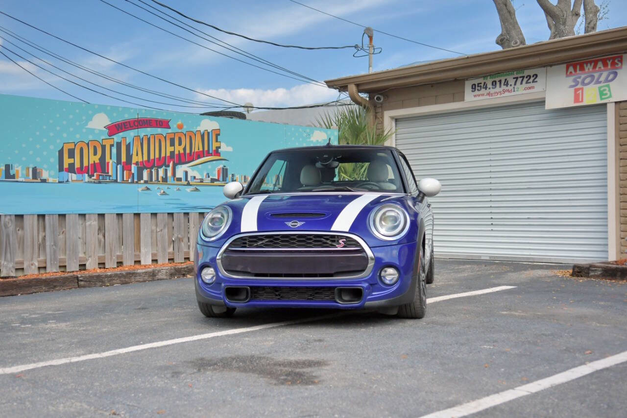 Used 2019 MINI Cooper S w/ Signature Upholstery Package image 2