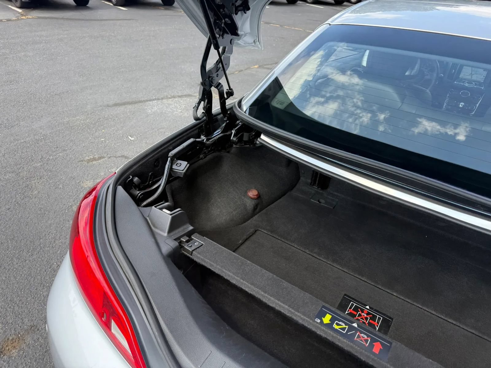 Used 2014 INFINITI Q60 Convertible w/ Premium Package RWD image 42
