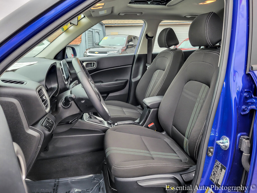 Used 2024 Hyundai Venue SEL image 9