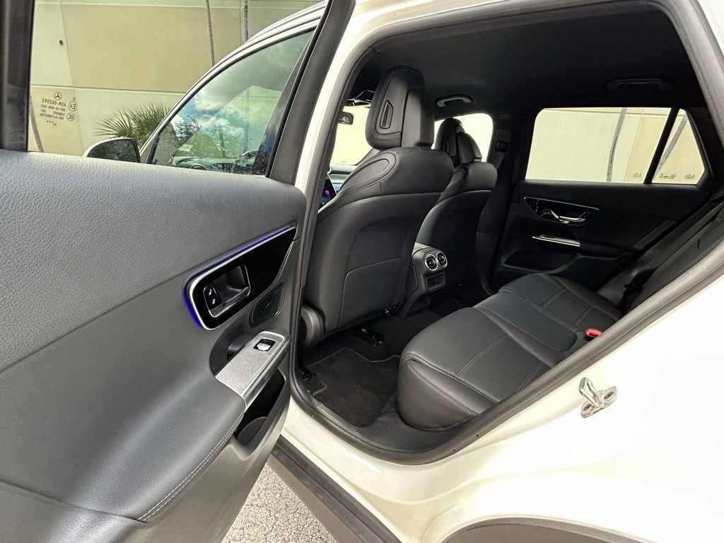 Used 2025 Mercedes-Benz GLC 300 4MATIC image 42