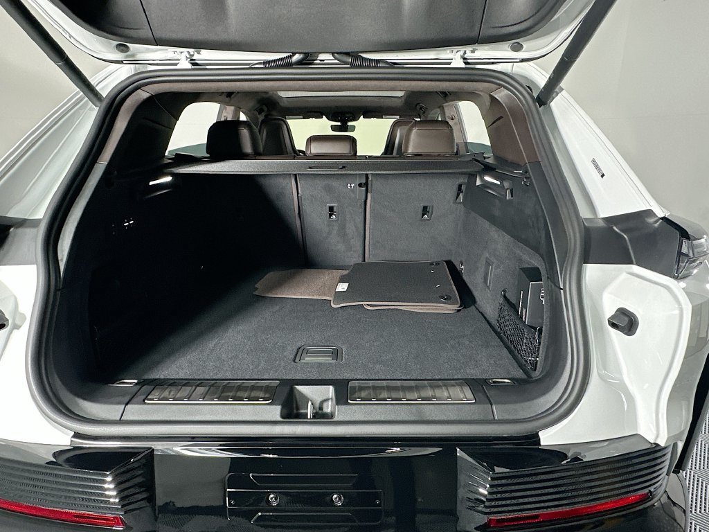 New 2026 Porsche Cayenne Turbo AWD/4WD image 28