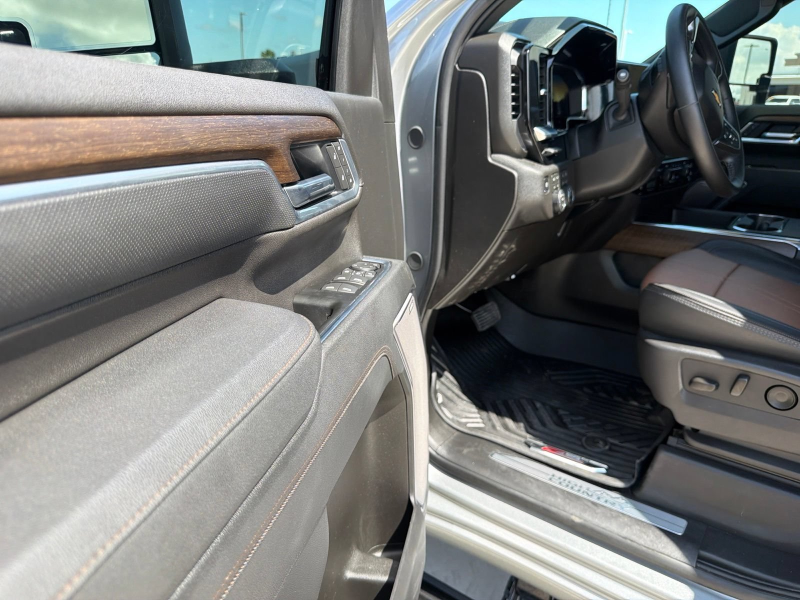 Used 2026 Chevrolet Silverado 2500 High Country w/ High Country Premium Package AWD/4WD image 23