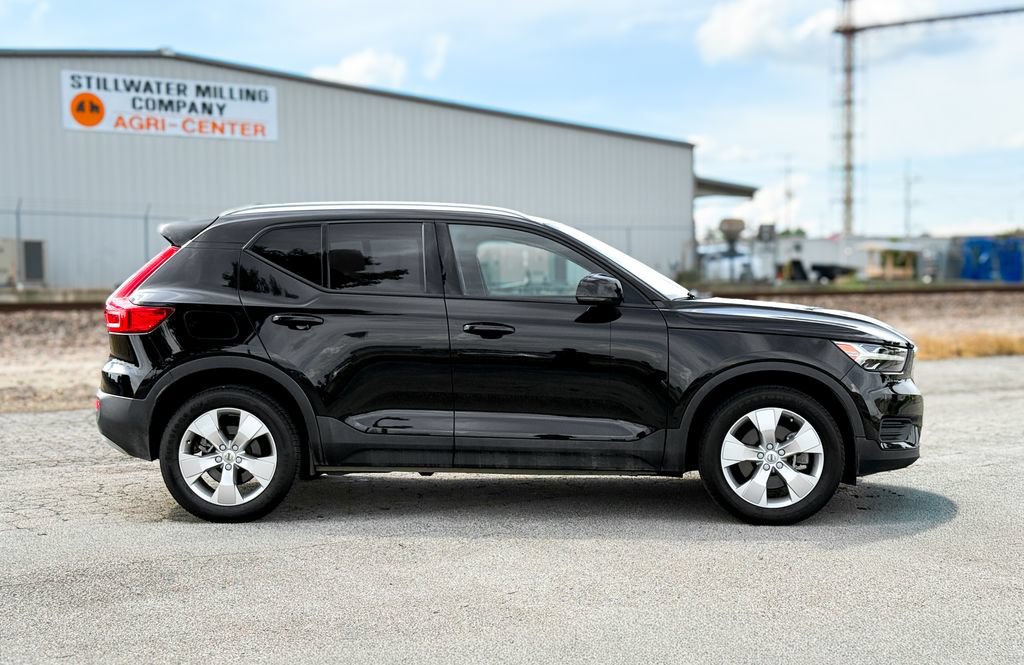 Used 2022 Volvo XC40 T5 Momentum AWD/4WD image 7
