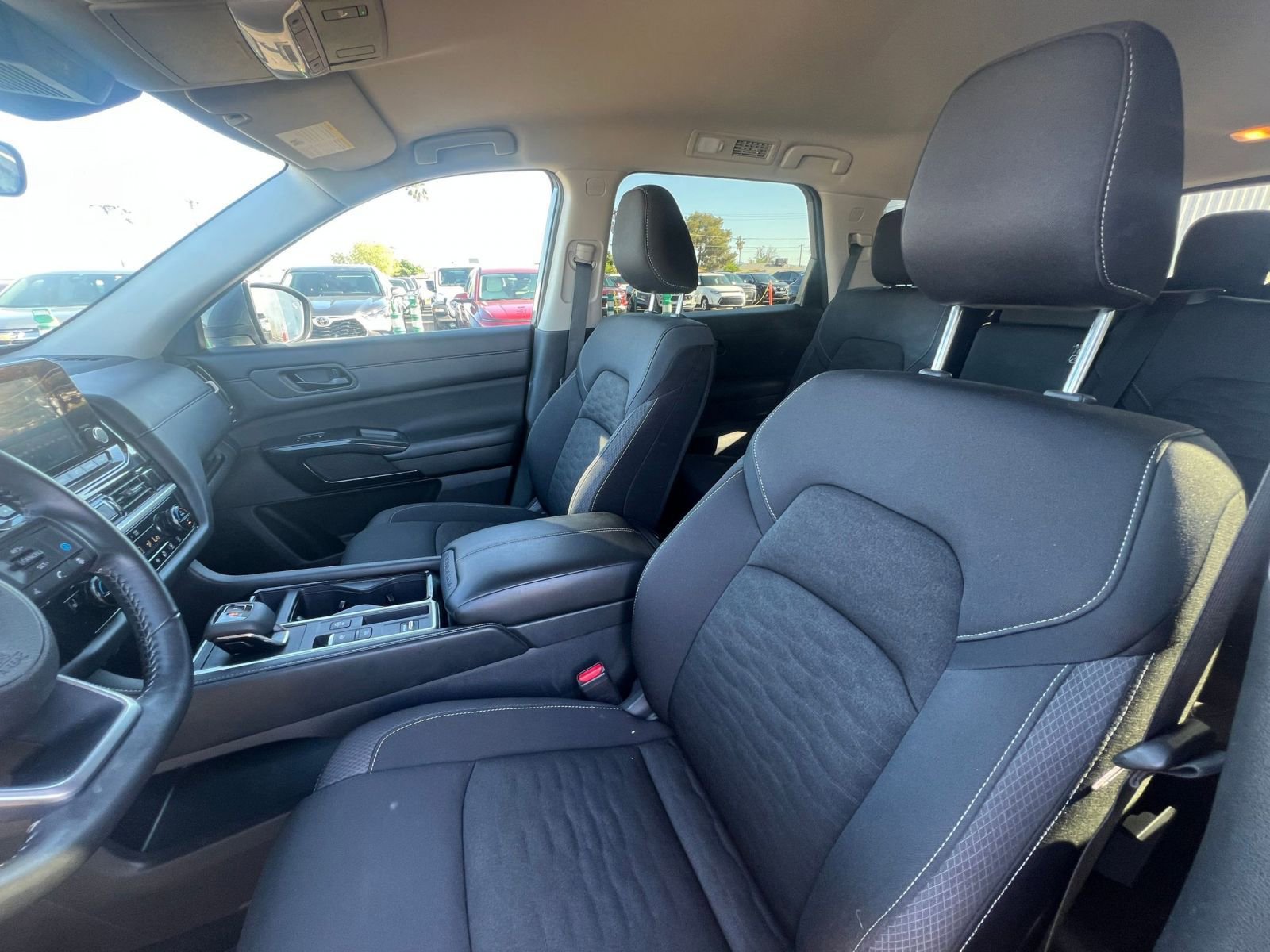 Used 2025 Nissan Pathfinder SV image 38