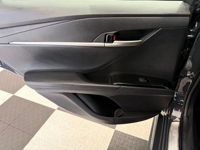 Used 2025 Toyota Camry SE AWD/4WD image 17