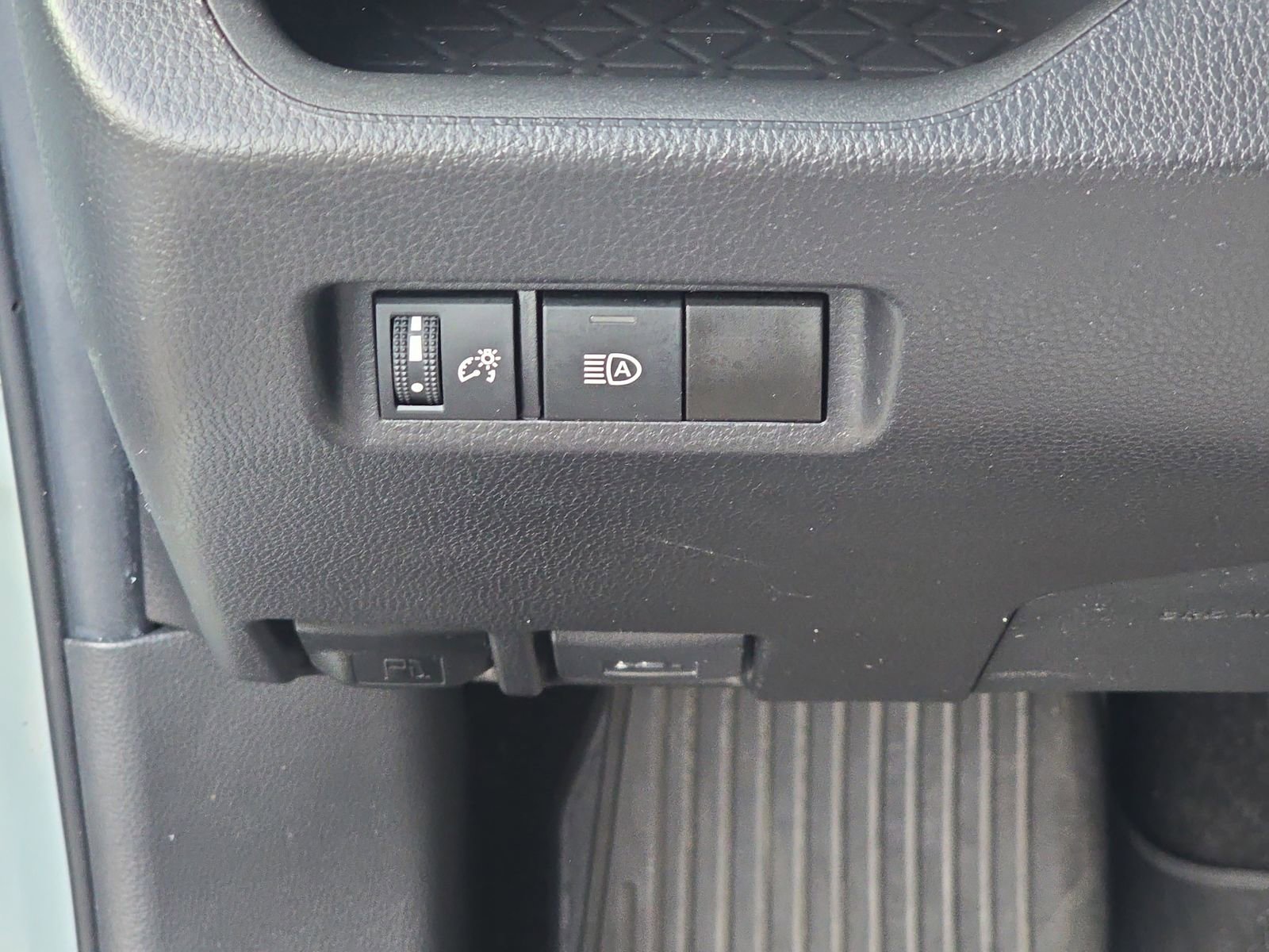 Used 2023 Toyota RAV4 XLE image 31