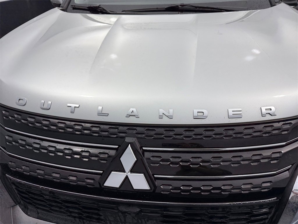 Used 2022 Mitsubishi Outlander SE image 31