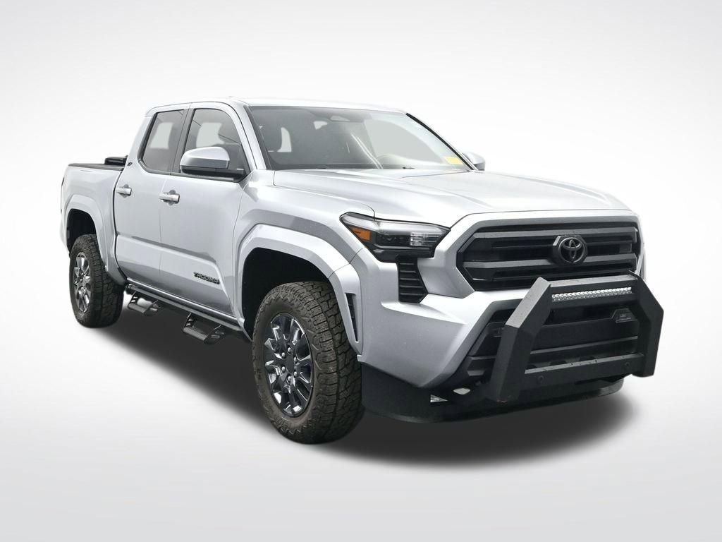 Used 2025 Toyota Tacoma SR5 AWD/4WD image 3