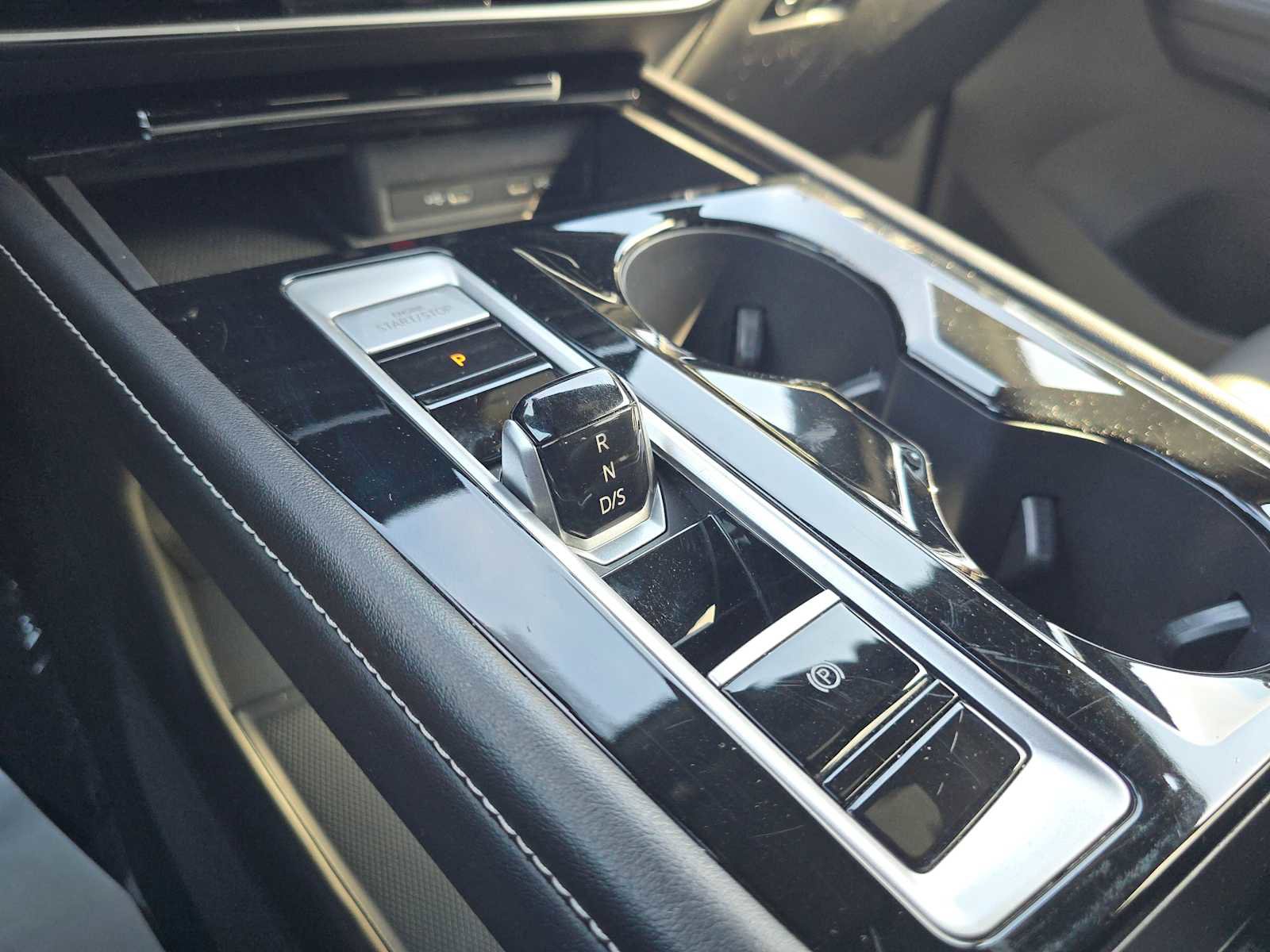 Used 2024 Volkswagen Atlas Cross Sport SE image 33