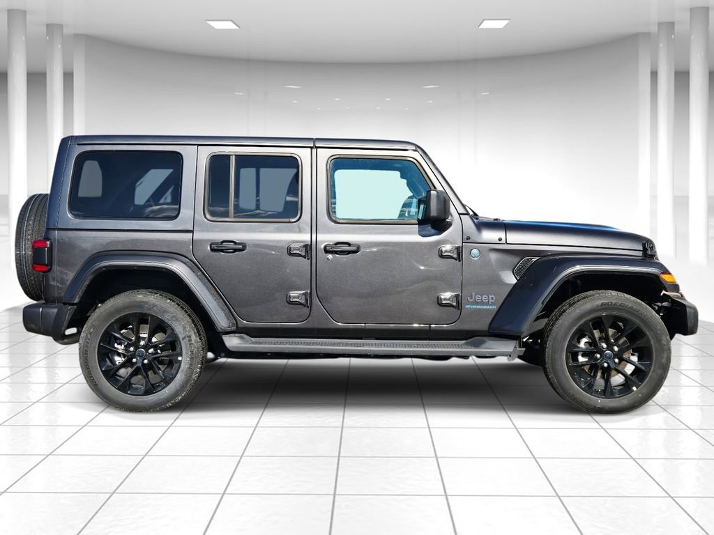 Used 2025 Jeep Wrangler Unlimited Sahara image 2
