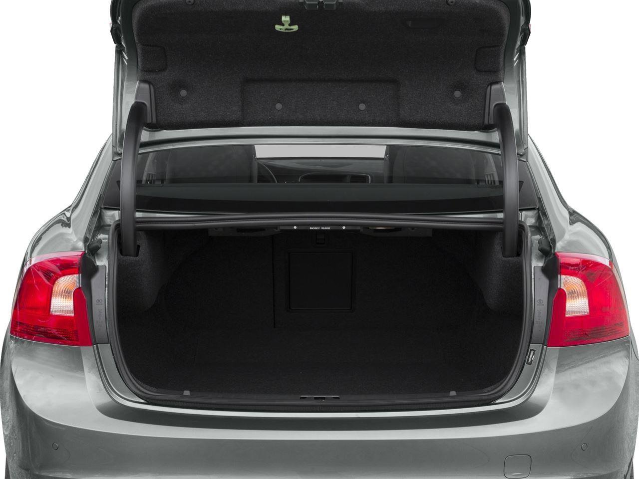 Used 2017 Volvo S60 T5 Inscription w/ Climate Package image 6