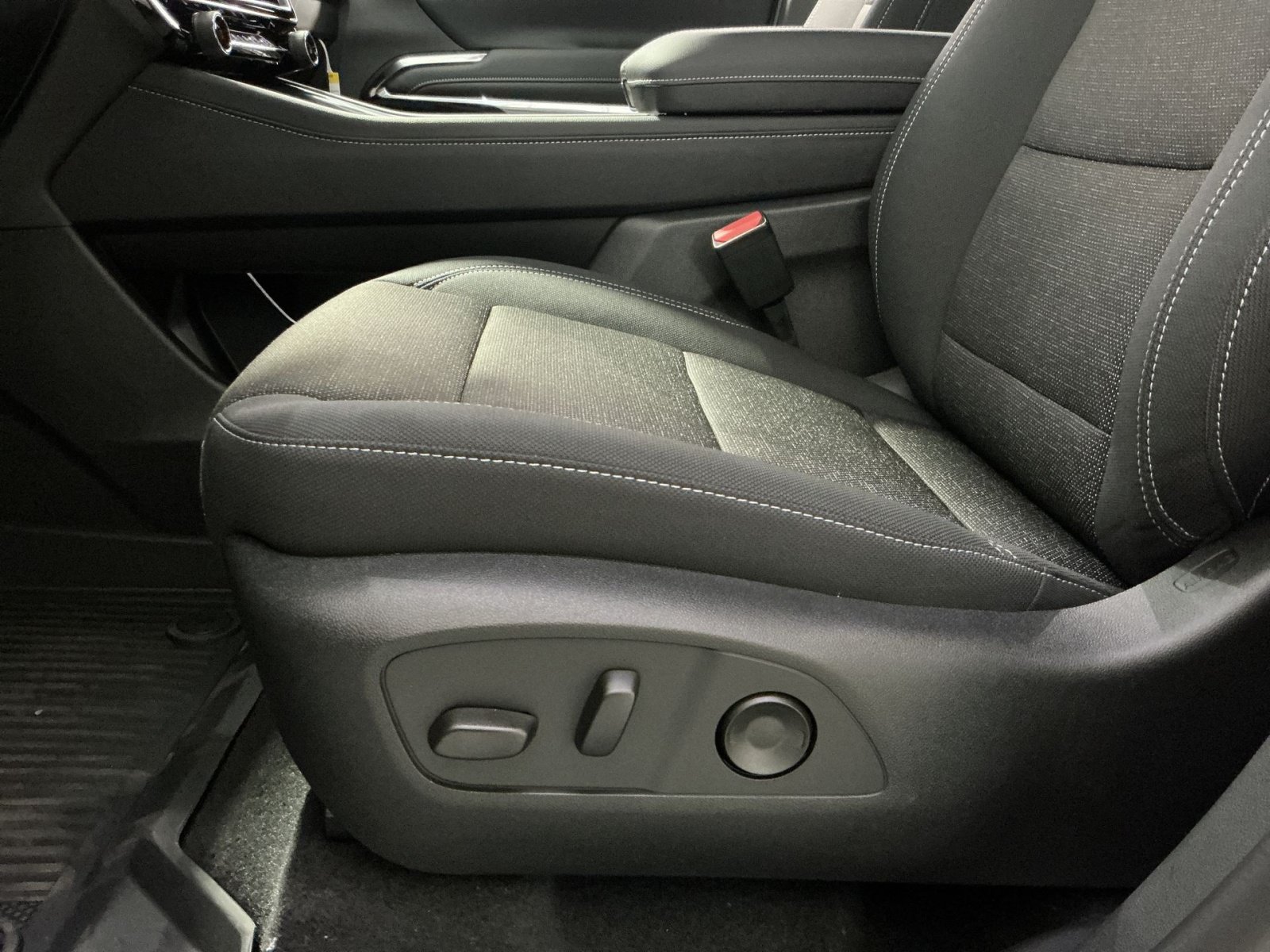 New 2026 Chevrolet Traverse LT w/ LPO, Floor Liner Package FWD image 15