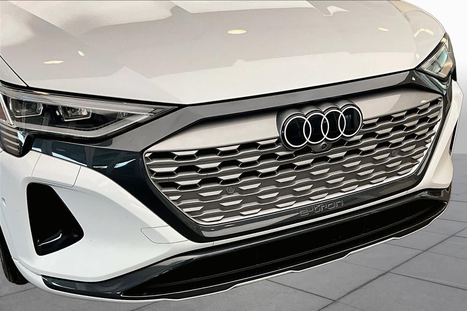 Used 2024 Audi Q8 e-tron Premium Plus w/ Premium Plus Package AWD/4WD image 30