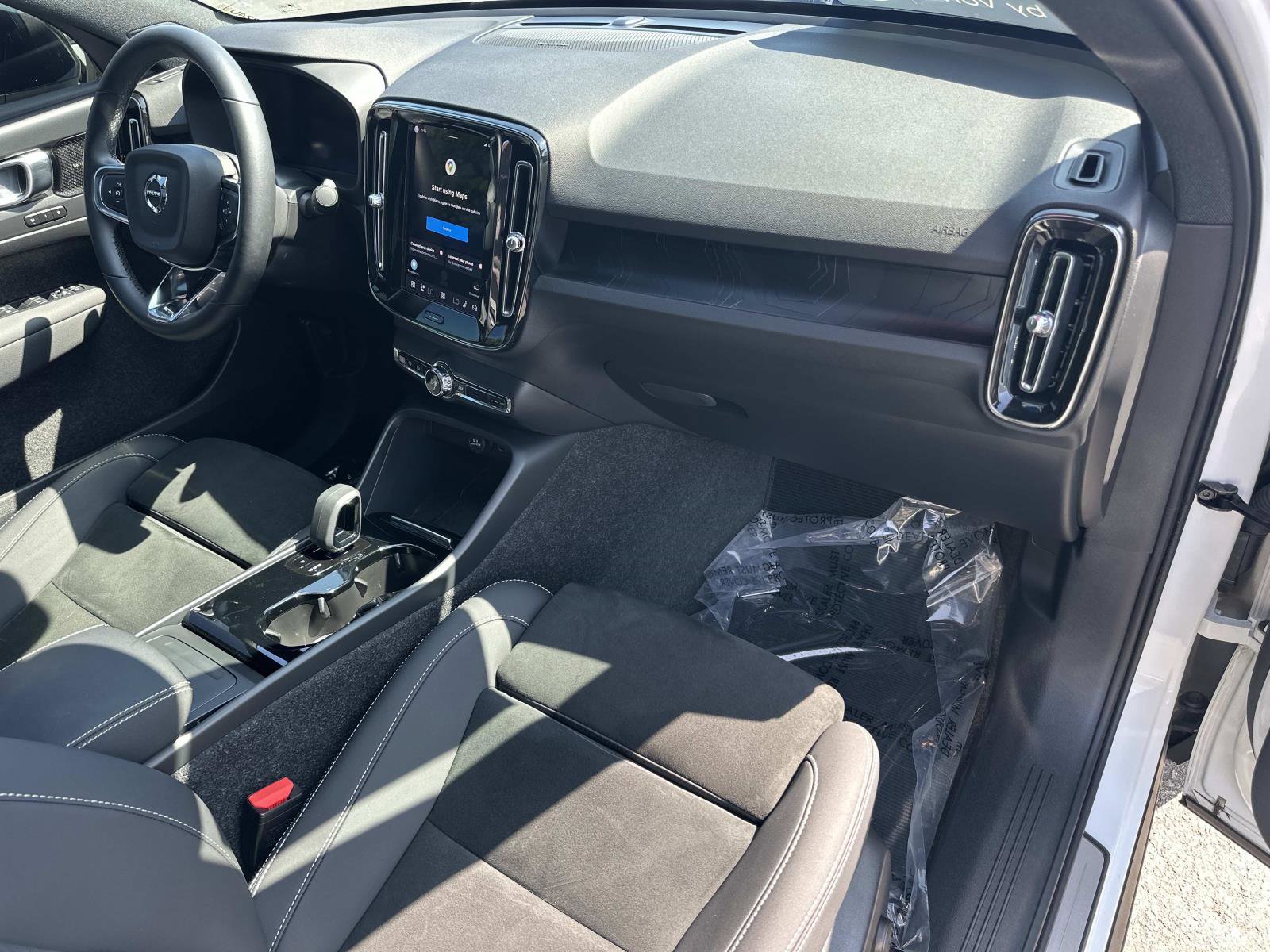 Certified 2023 Volvo C40 P8 Recharge Ultimate w/ Protection Package Premier image 26