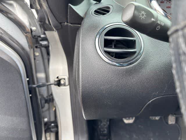 Used 2006 Pontiac Solstice Convertible w/ Premium Package RWD image 11