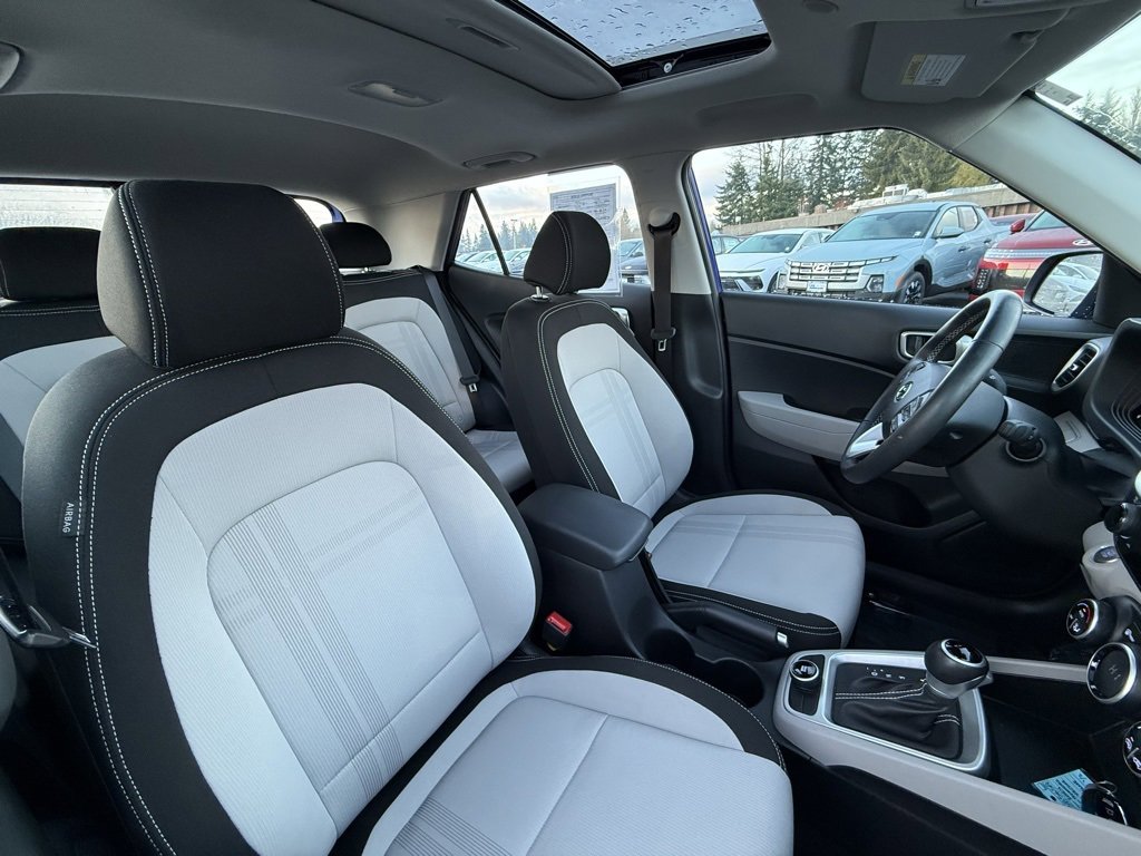 Used 2024 Hyundai Venue SEL image 17