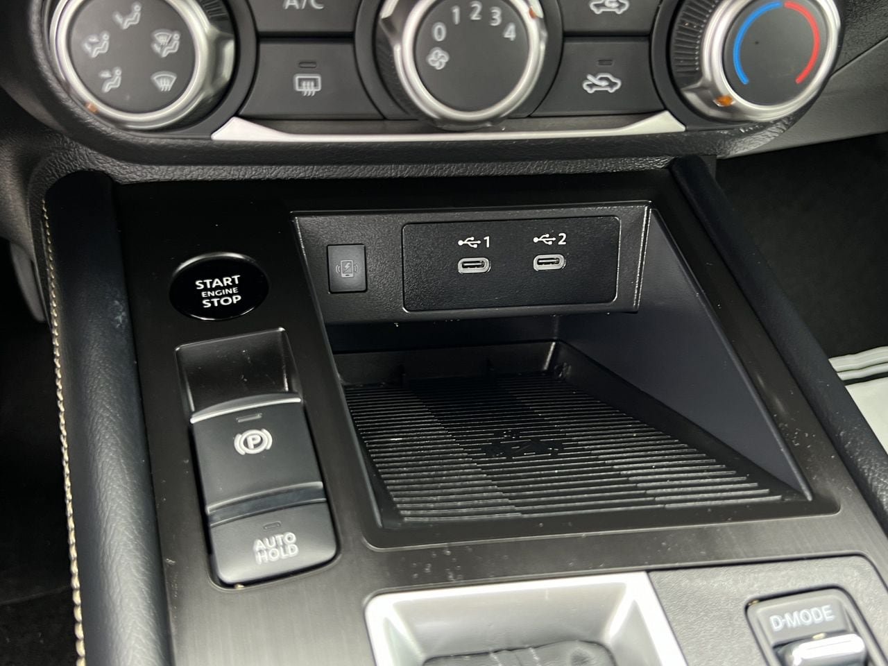 Used 2025 Nissan Kicks SV w/ Charging Package AWD/4WD image 16