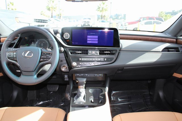 Certified 2025 Lexus ES 300h w/ Premium Package image 10
