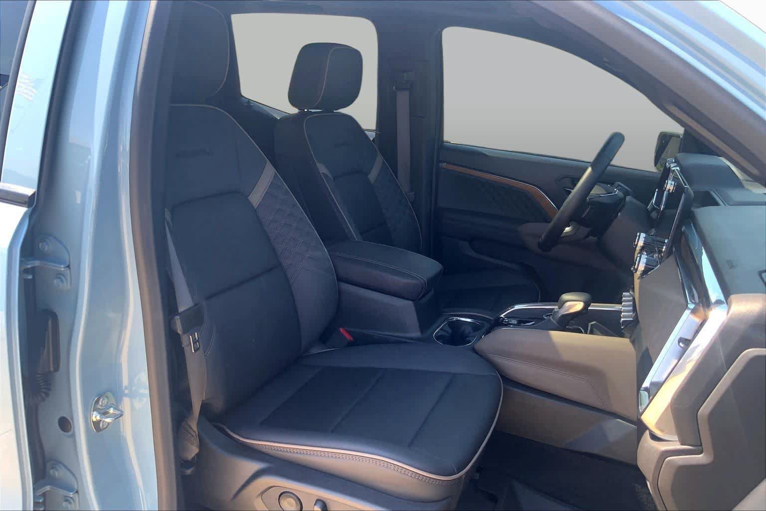 Certified 2025 GMC Canyon Denali AWD/4WD image 9
