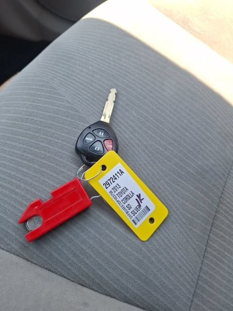 Used 2013 Toyota Corolla LE FWD image 25