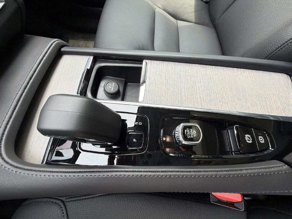 Used 2025 Volvo S90 B6 Plus AWD/4WD image 25