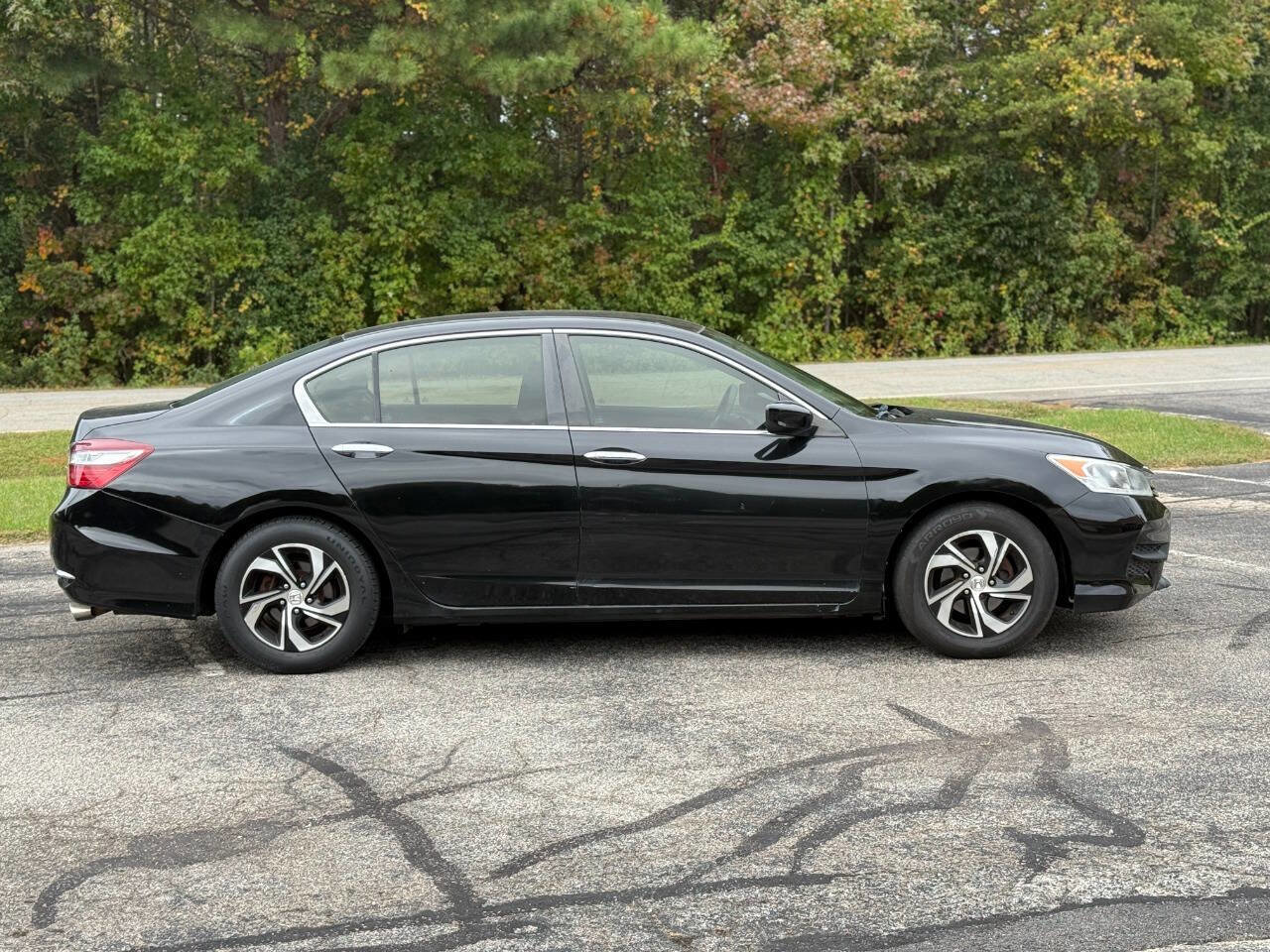 Used 2016 Honda Accord LX image 3