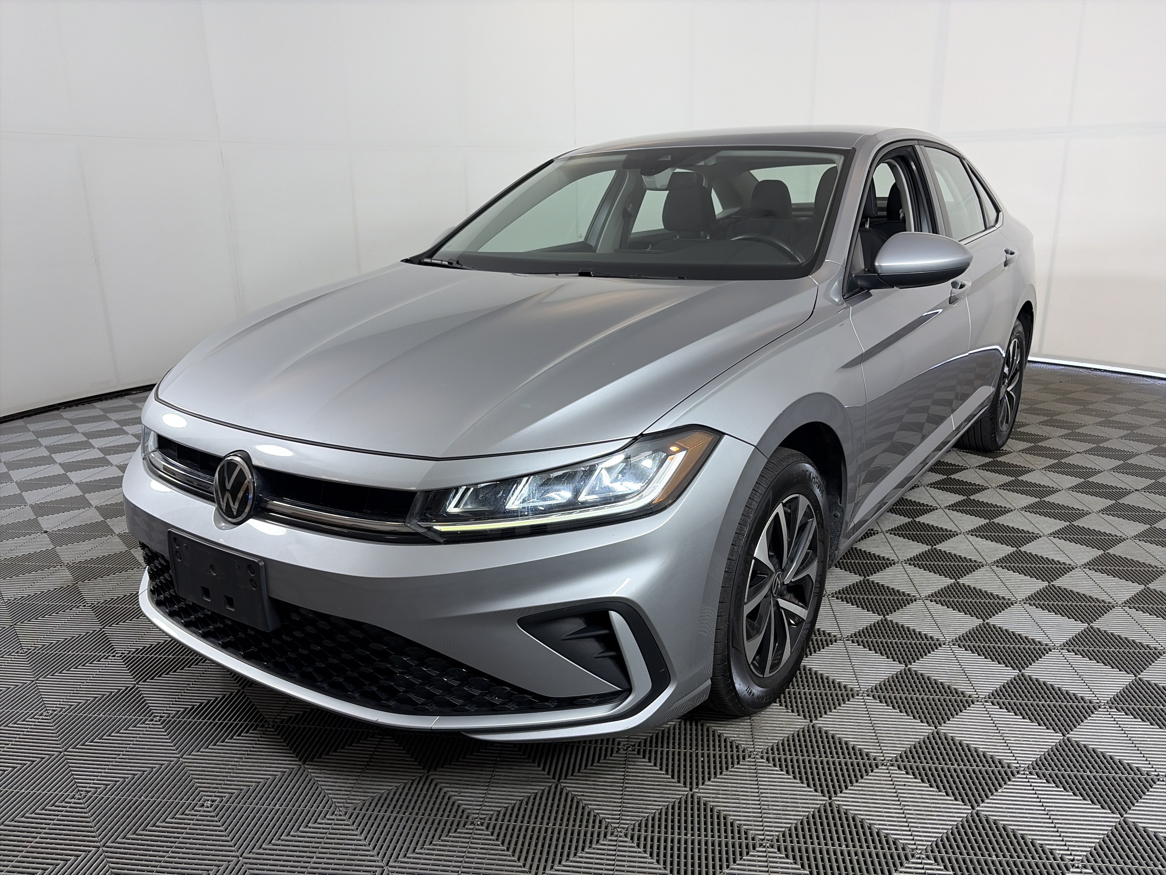Used 2025 Volkswagen Jetta S FWD image 2
