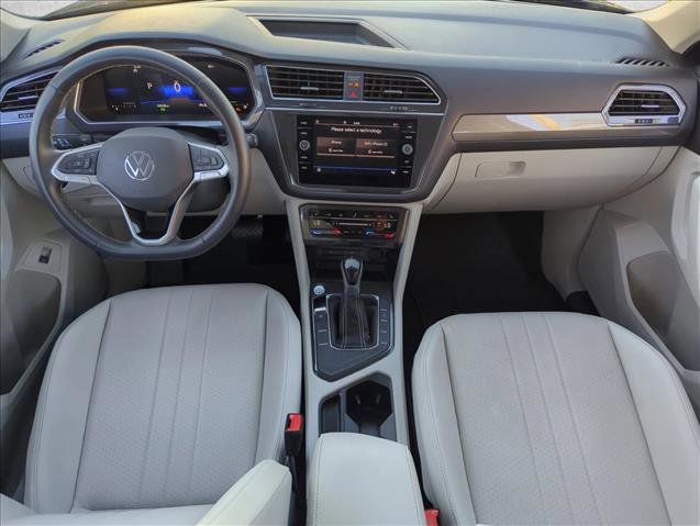 Used 2023 Volkswagen Tiguan SE w/ Panoramic Sunroof Package image 19