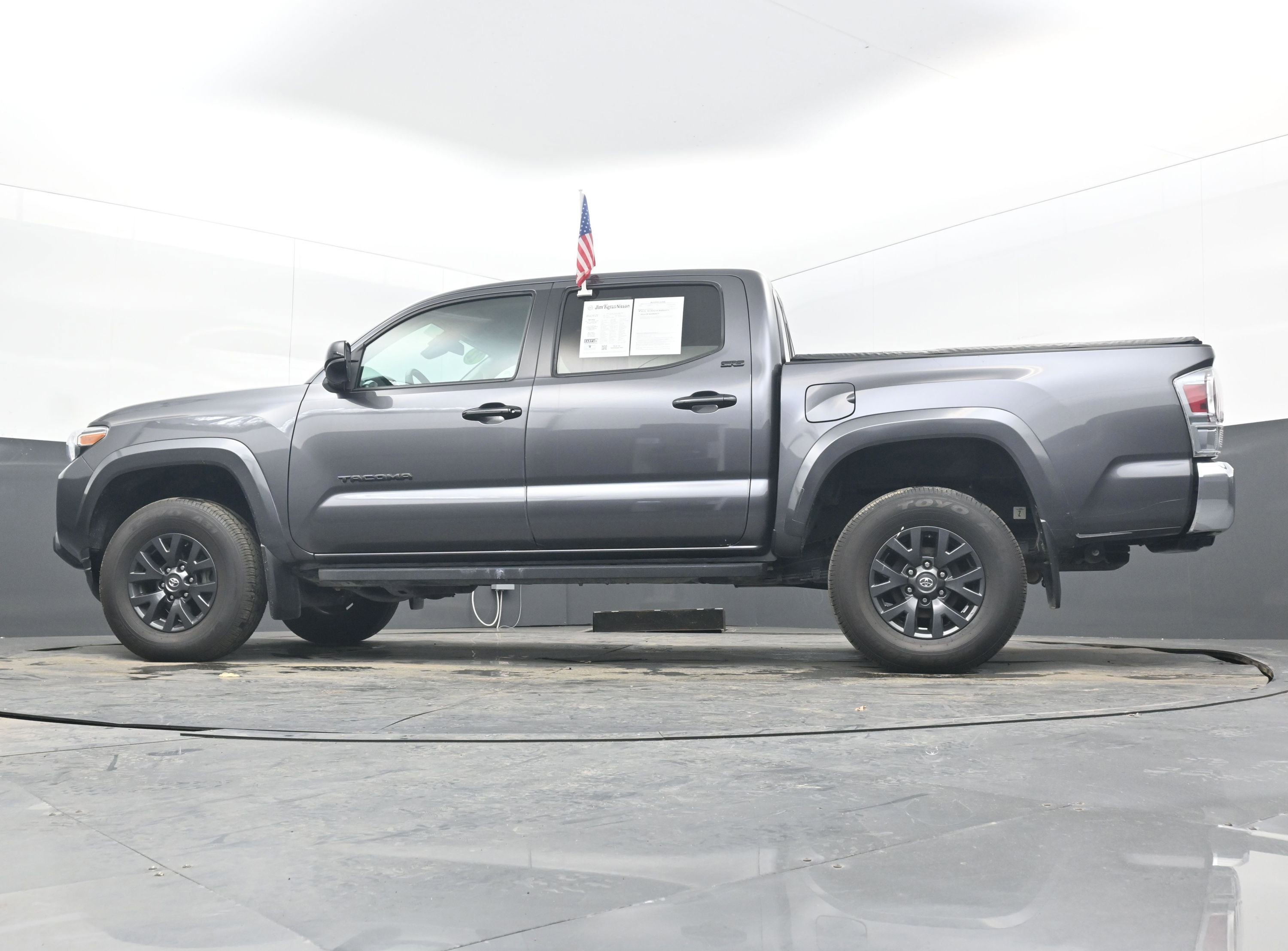 Used 2022 Toyota Tacoma SR5 w/ SR5 Appearance Package (SM) image 26