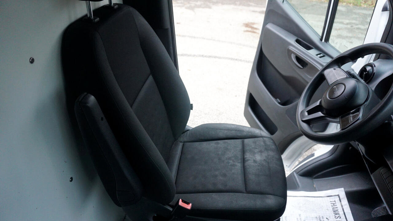 Used 2019 Freightliner Sprinter 170 image 19