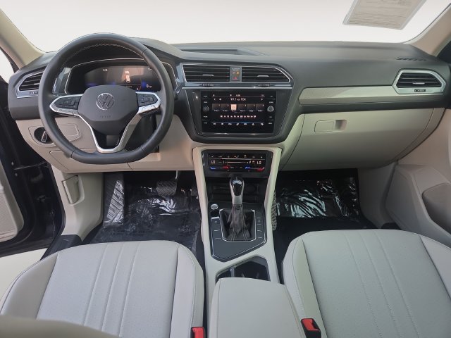 Used 2023 Volkswagen Tiguan SE FWD image 10