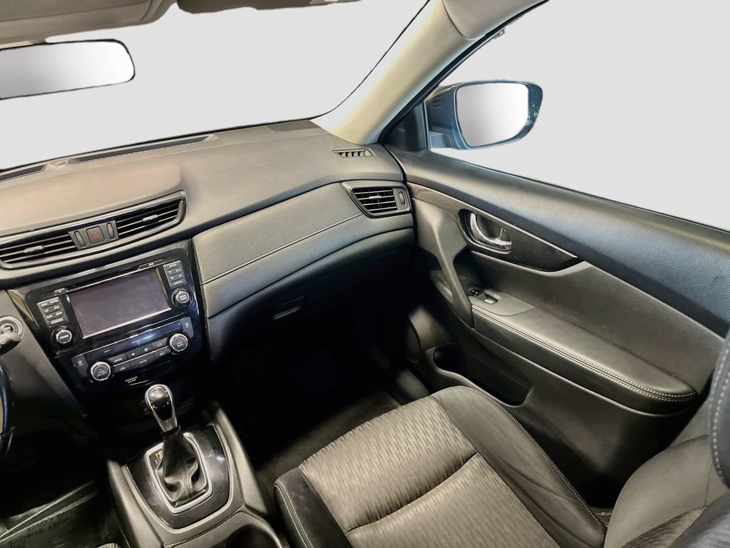 Used 2017 Nissan Rogue SV w/ SV Premium Package FWD image 24