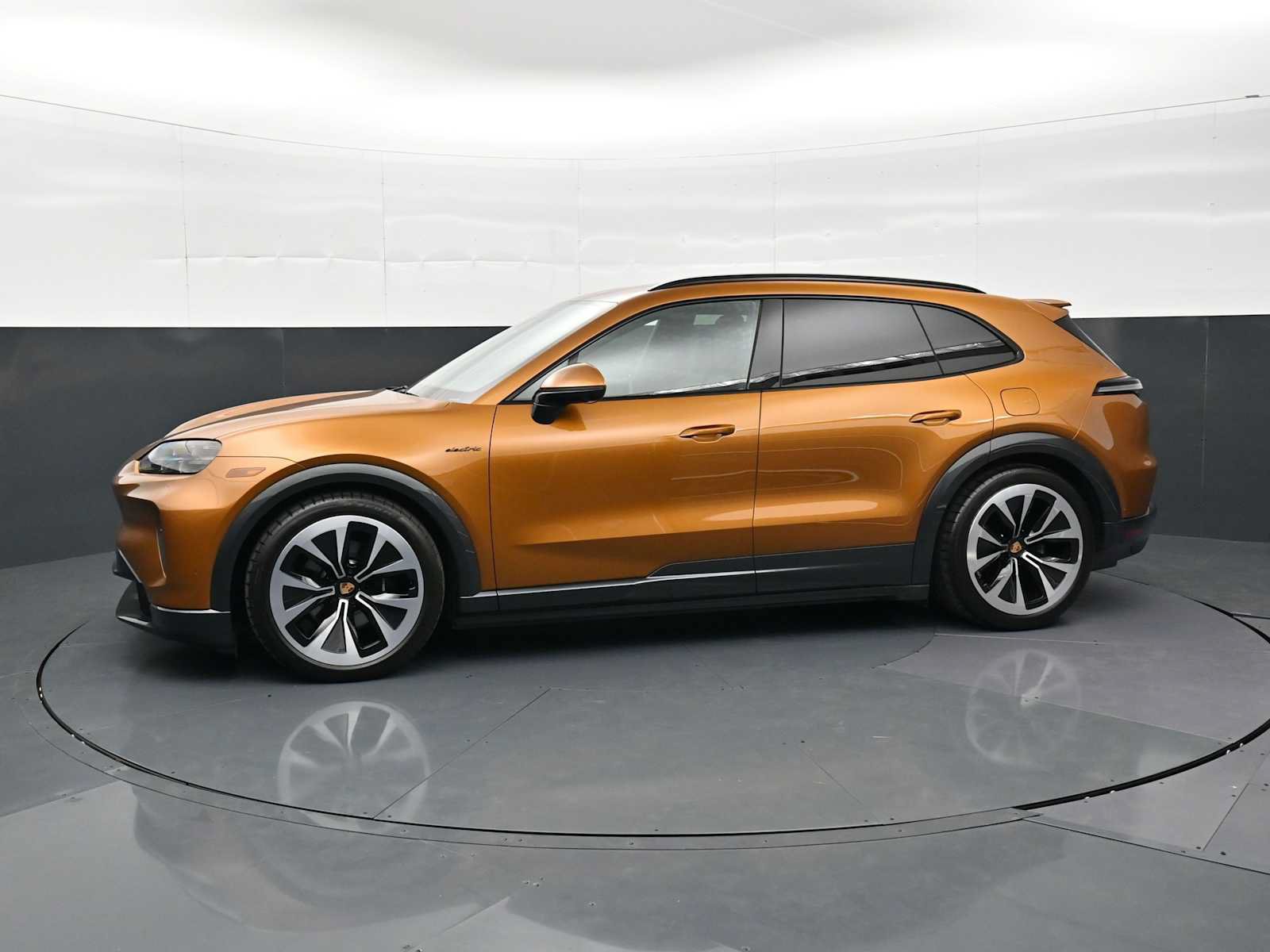 New 2026 Porsche Cayenne Electric AWD/4WD image 2
