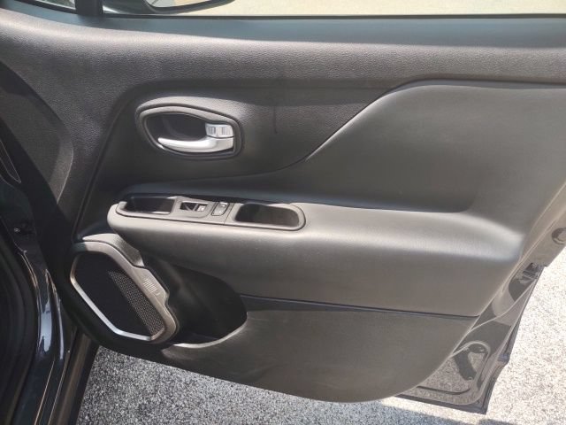Used 2023 Jeep Renegade Latitude AWD/4WD image 22