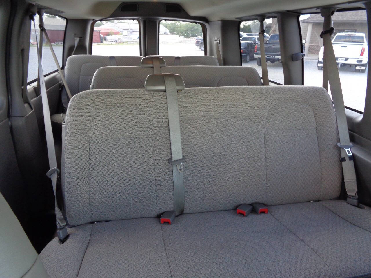 Used 2018 Chevrolet Express 3500 LS RWD image 18