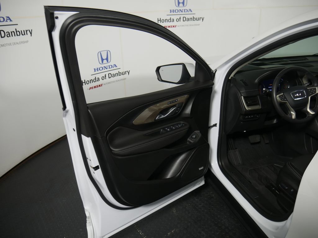 Used 2022 GMC Terrain Denali w/ Denali Premium Package image 10