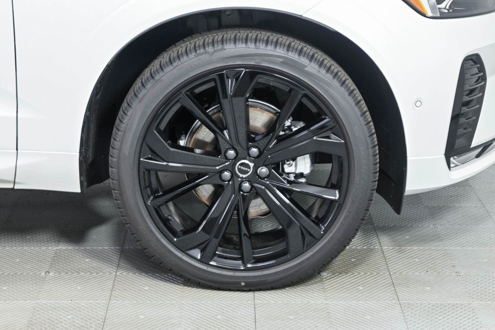 New 2026 Volvo XC60 B5 Ultra w/ Protection Package Premier AWD/4WD image 38
