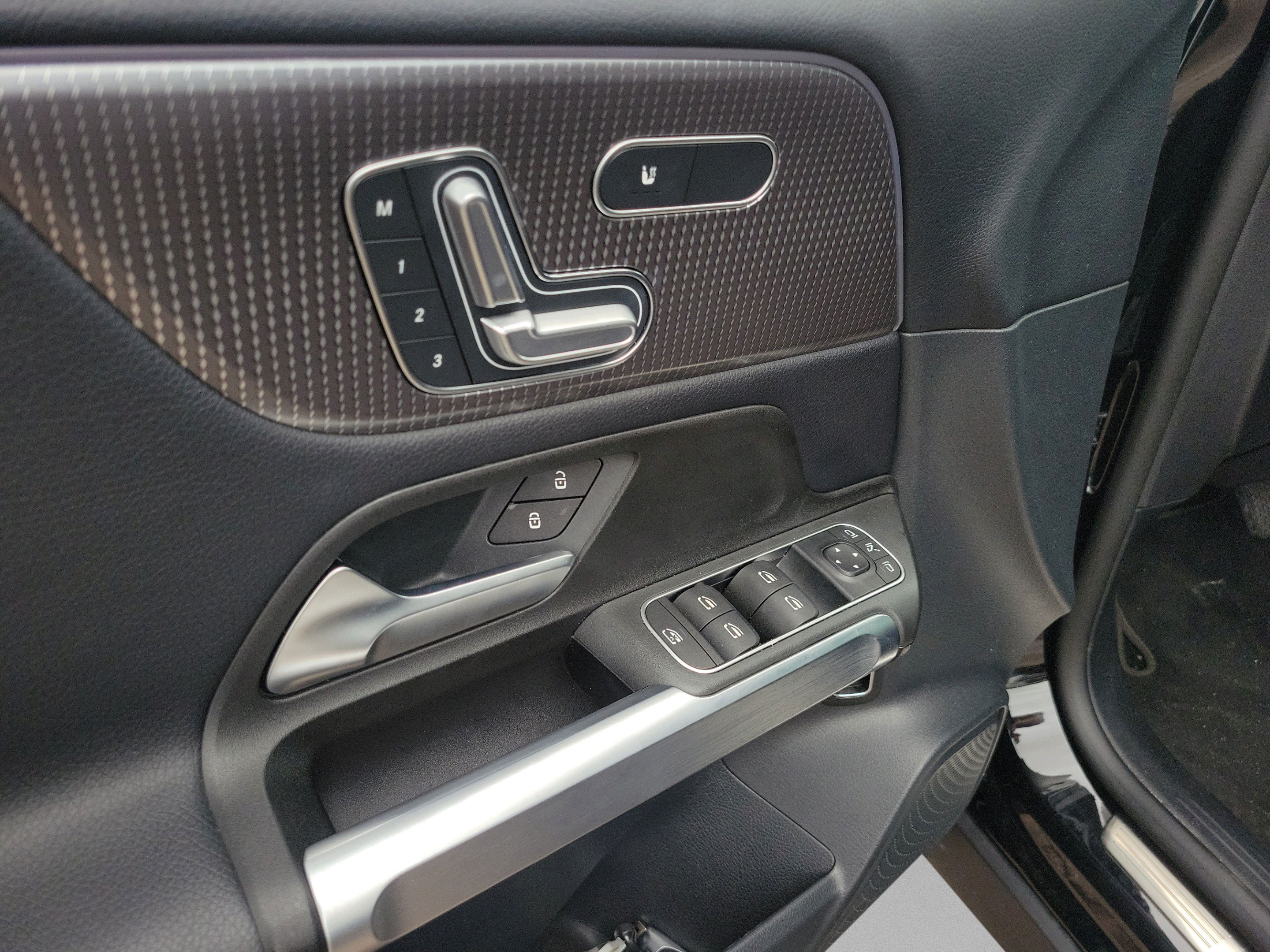 Certified 2022 Mercedes-Benz GLB 250 image 17