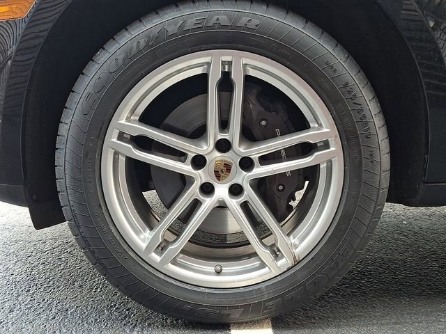 Certified 2023 Porsche Macan Turbo AWD/4WD image 15