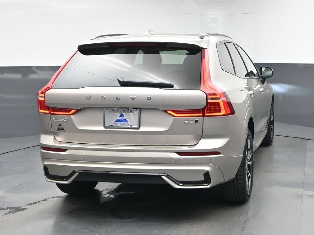 Used 2024 Volvo XC60 B5 Core w/ Protection Package Premier AWD/4WD image 8