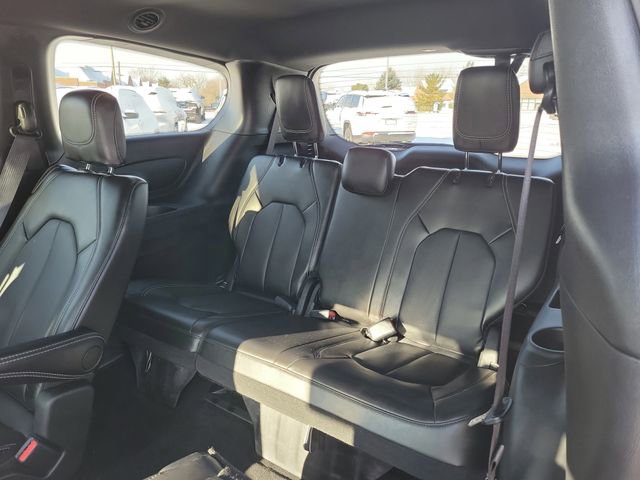 Used 2025 Chrysler Pacifica Select image 26
