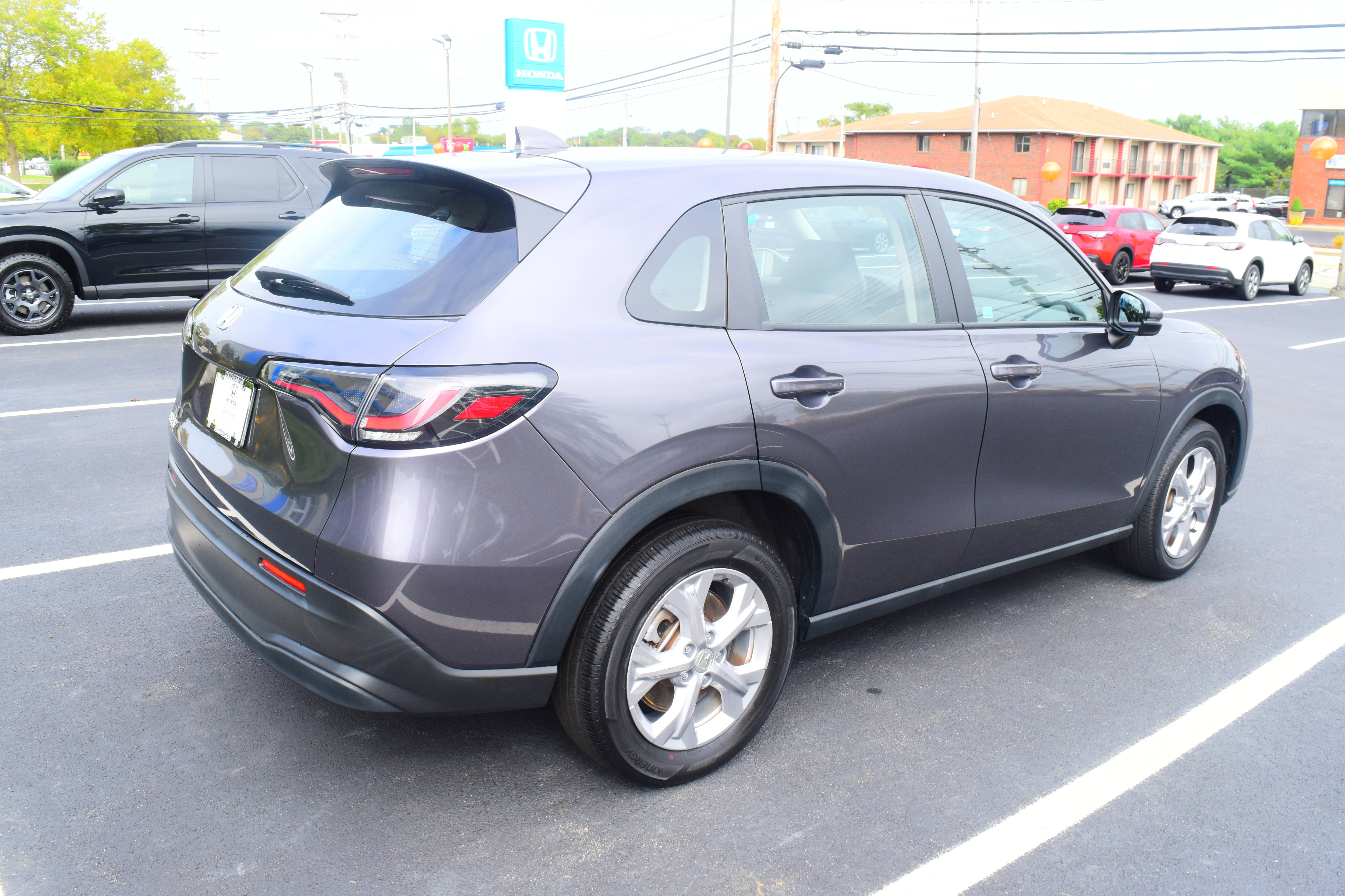 Certified 2023 Honda HR-V LX image 3