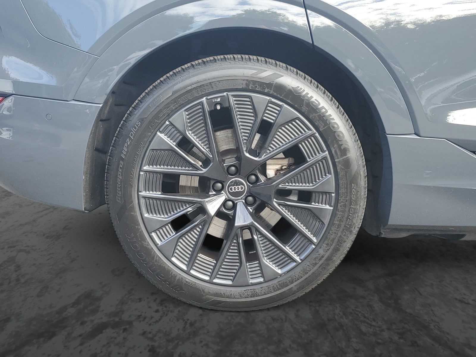 Used 2024 Audi Q8 e-tron Premium Plus AWD/4WD image 5